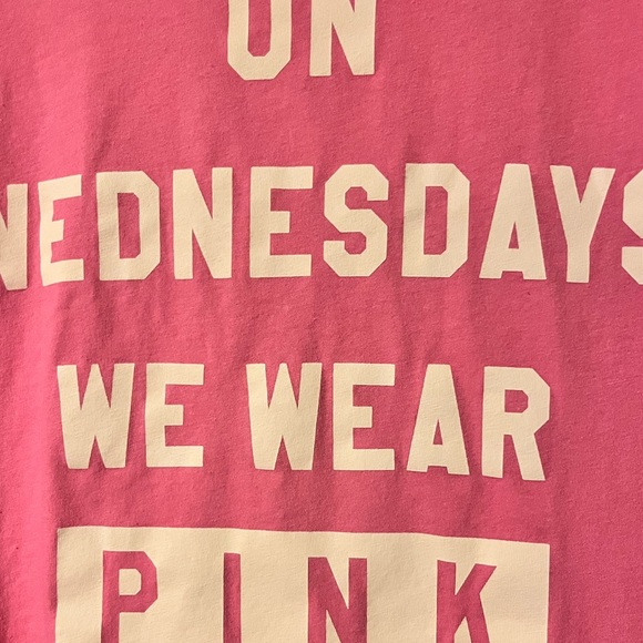 Mean Girls On Wednesdays We Wear Pink Graphic Print T-Shirt. XL. NWOT. - Picture 4 of 9